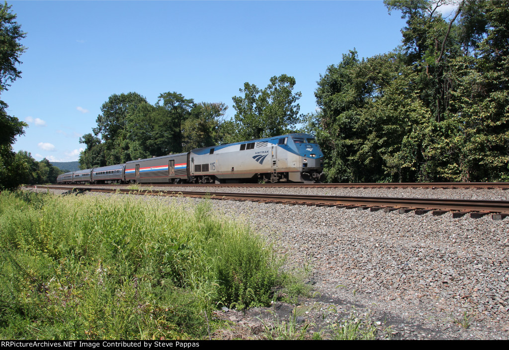 Amtrak 115 leads train 42